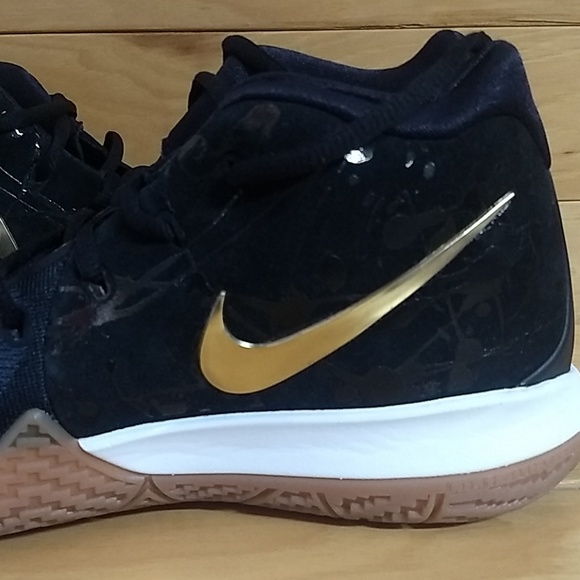 Nike Kyrie 4 Pitch Blue Basketball Shoe 943806 403 - Picture 6 of 7